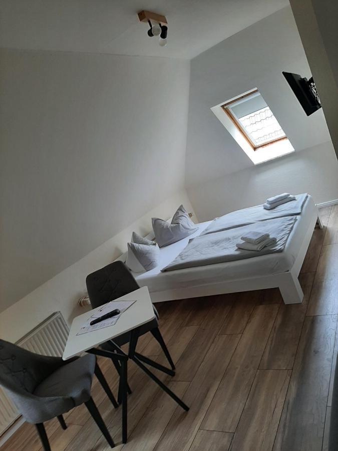 Hôtel Garni Am Fliederberg à Schwerin  Extérieur photo